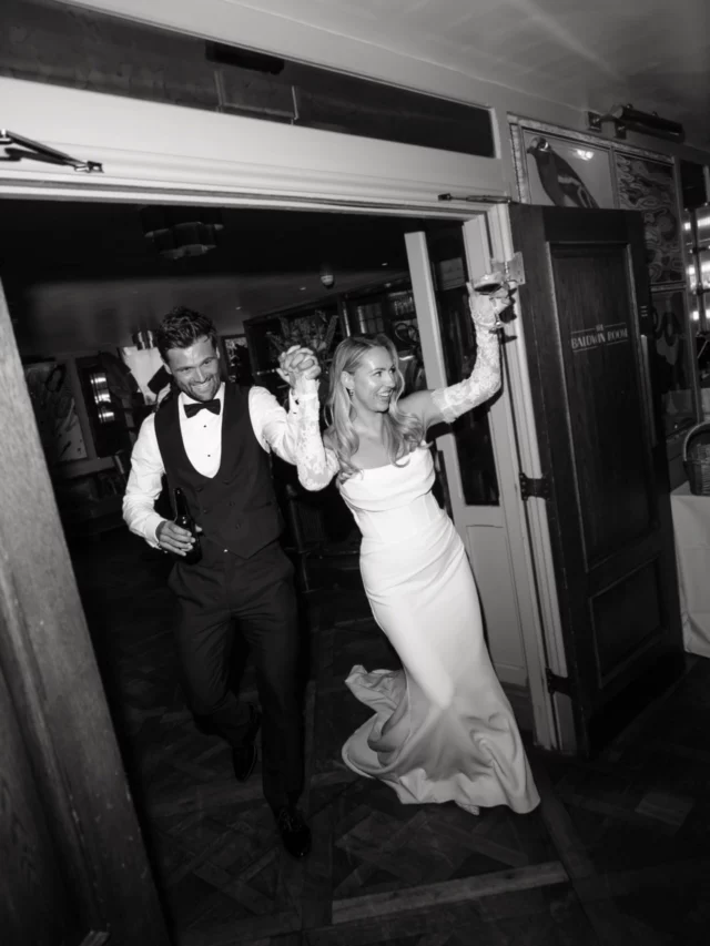 Some favourite frames from Laura & Cameron’s beautiful wedding at the Temple of Minerva in Bath, Somerset 🤍

Venue @bathshistoricvenues 
Florist @jilljeffriesflowers 
Outfit Details @mwlbride @charlestyrwhitt 
Makeup @roxiemakeupuk 
Hair @amelia.carmela 
Cake @thedukeofcakes 
Entertainment @michaelbirdmusic