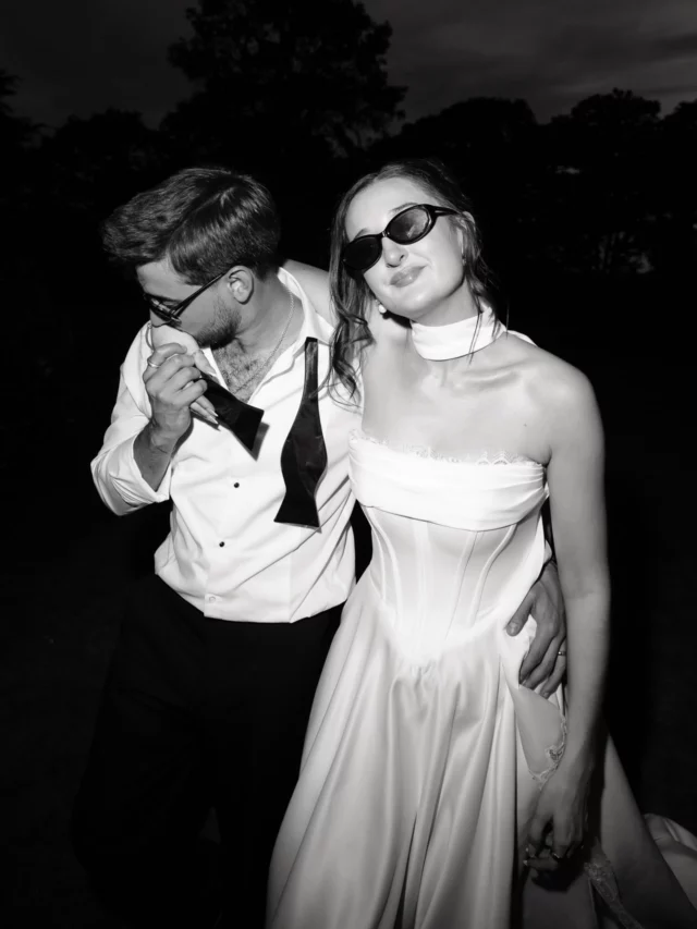 Some favourite frames from Eliza & Dan’s beautiful wedding at Deer Park Country House, Devon 🤍

Venue @deerparkcountryhouse 
Dress @velvet_birdcage_bespoke_bridal 
Suit @greshamblake 
Makeup @makeupbyhanxbrides 
Hair @natalienicholsbridal 
Cake @rosiebakesandcakes
Entertainment @prescott_entertainment