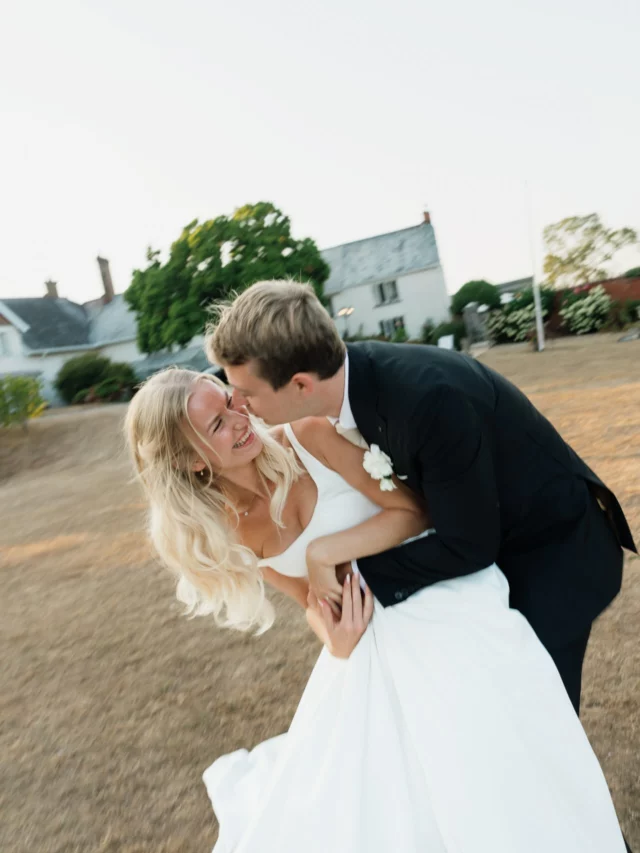 Some preview frames from Nanna & Lewis’s beautiful wedding at Upton Barn and Walled Garden, Devon 🤍

Couple @nannatoennesen 
Venue @uptonbarnandwalledgarden 
Caterer @milkshedweddingsandevents 
Hair @hairfromtheheart_ 
Nails @theas.nails 
Cake @chloebakesashburton