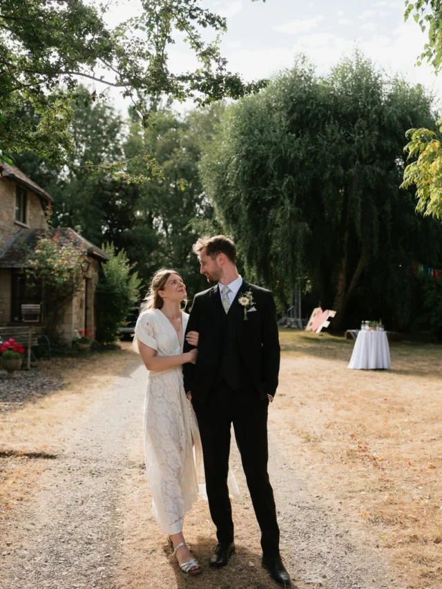 A little revisit to Eve & Fergus’ lovely day in the Wiltshire countryside 🤍

Couple @evem_db 
Hire @allthekit 
Celebrant @amy_lee_celebrant 
Outfit Details @rixo 
MUA & Hair @roseforresthairandmakeupartist 
Entertainment @entertainmentnationuk